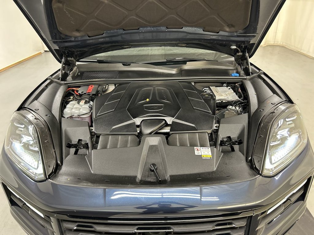 Certified 2024 Porsche Cayenne AWD/4WD image 25