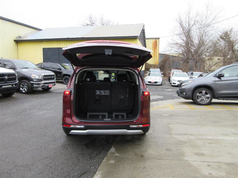 Used 2022 Kia Carnival LX image 5