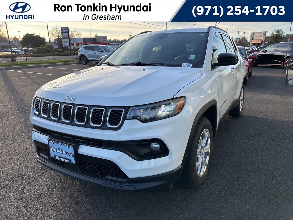 Used 2024 Jeep Compass Latitude image 1