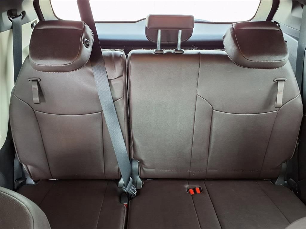 Used 2023 Toyota Sienna Platinum image 14