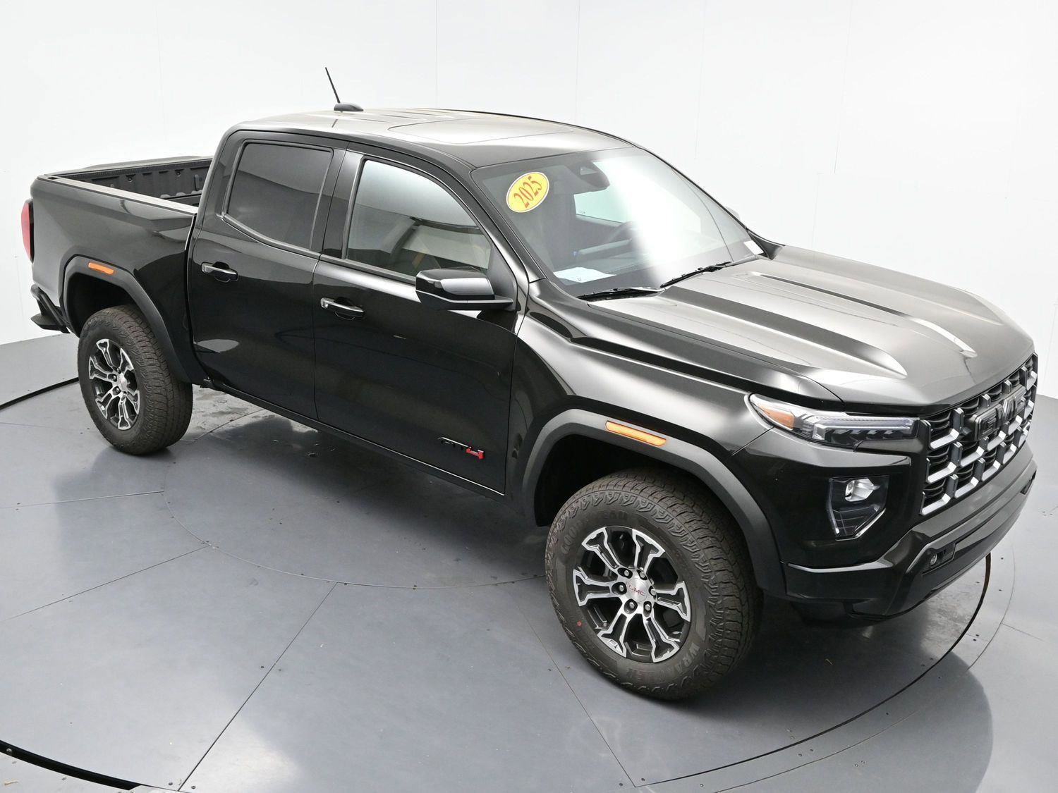 Used 2025 GMC Canyon AT4 w/ Technology Plus Package AWD/4WD image 43