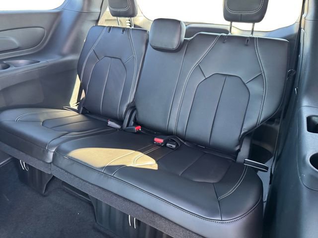New 2026 Chrysler Pacifica Select image 18