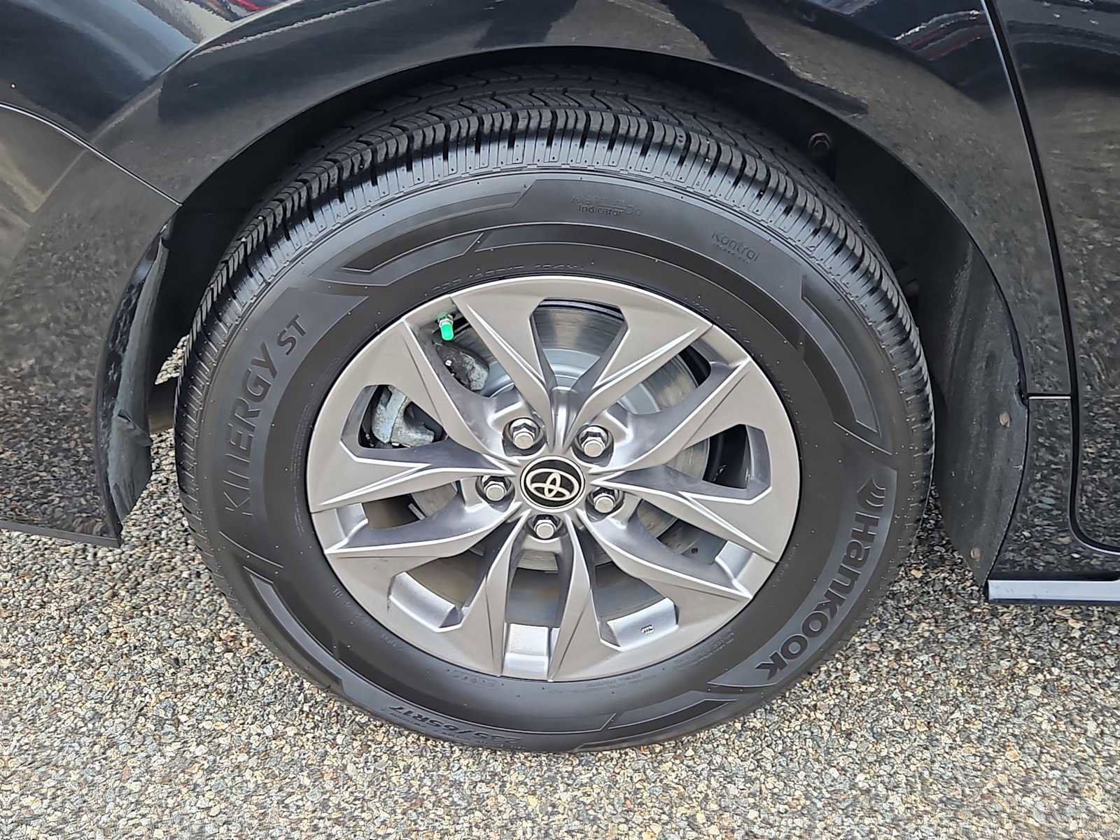 Used 2023 Toyota Sienna XLE w/ XLE Plus Package image 9