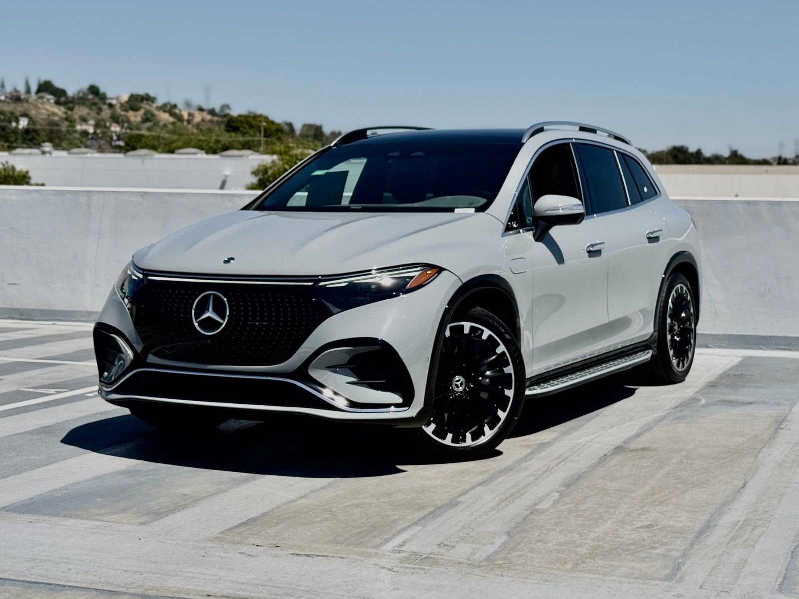 New 2026 Mercedes-Benz EQS 550 4MATIC SUV image 2