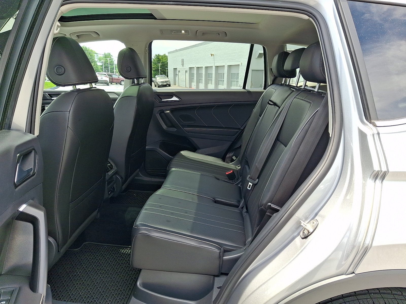 Used 2022 Volkswagen Tiguan SE AWD/4WD image 11