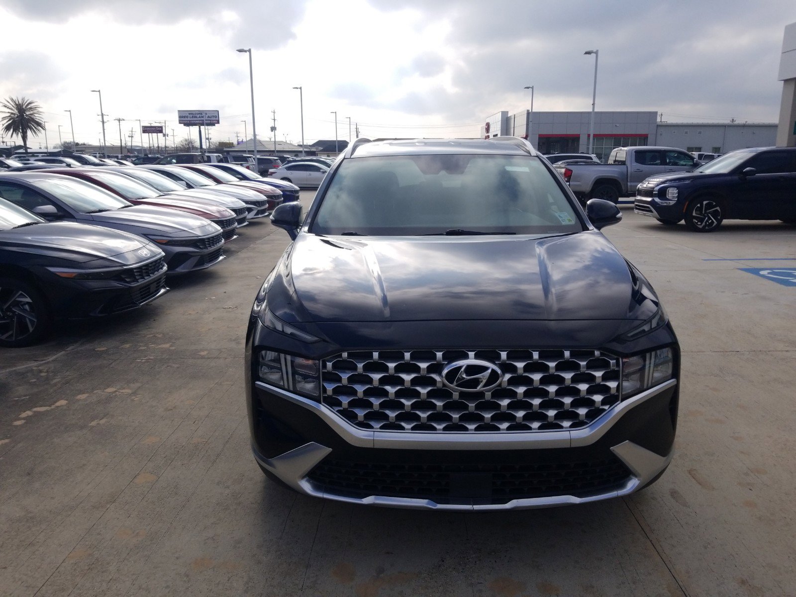 Used 2022 Hyundai Santa Fe SEL w/ Convenience Package image 2