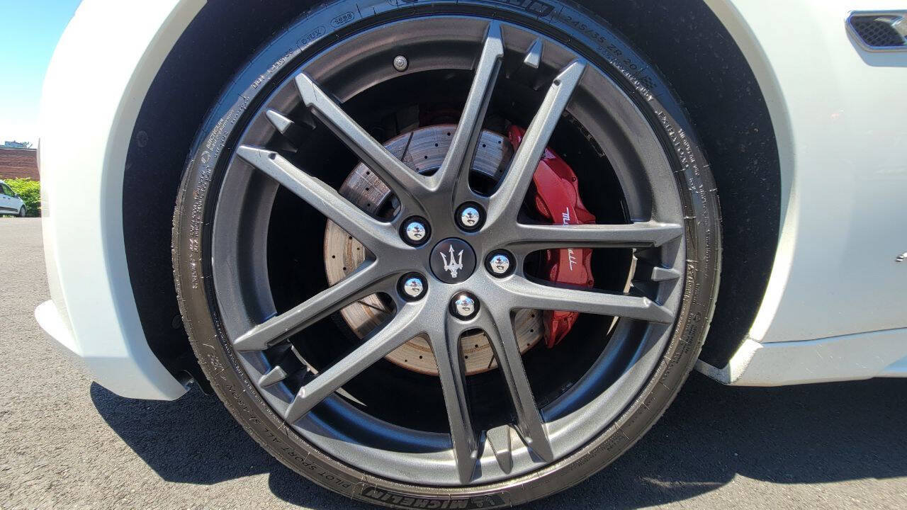 Used 2015 Maserati GranTurismo Sport RWD image 34