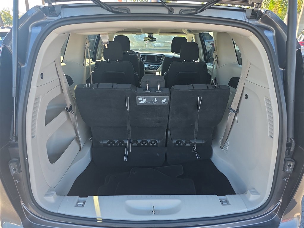 Used 2018 Chrysler Pacifica Touring Plus image 7
