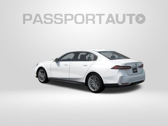 Used 2025 BMW 530i xDrive image 2