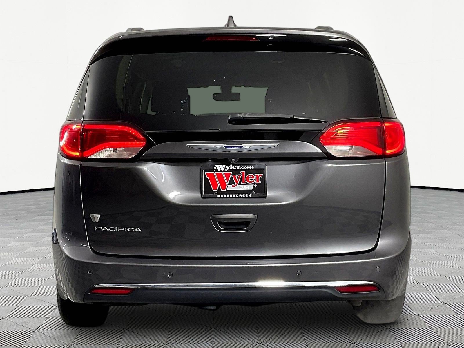 Used 2018 Chrysler Pacifica Touring-L Plus FWD image 5