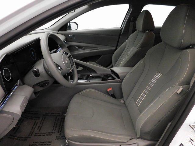 Used 2024 Hyundai Elantra SEL image 25