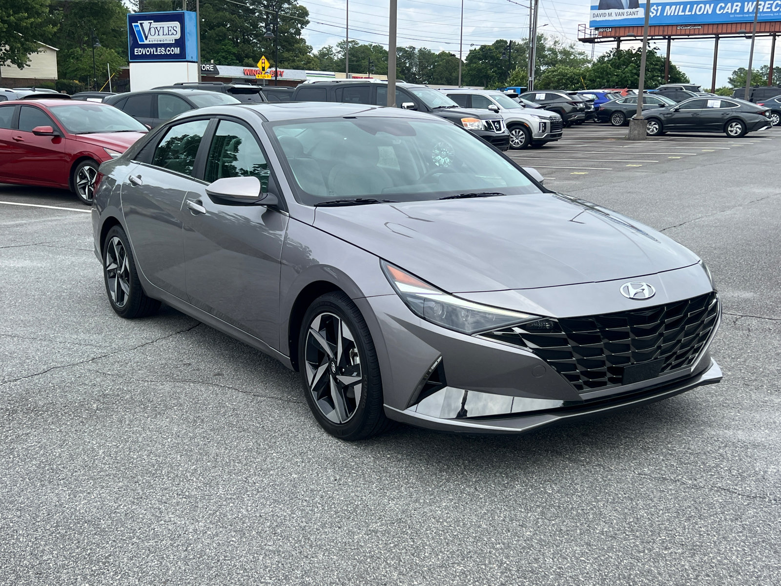 Certified 2023 Hyundai Elantra Limited FWD image 3