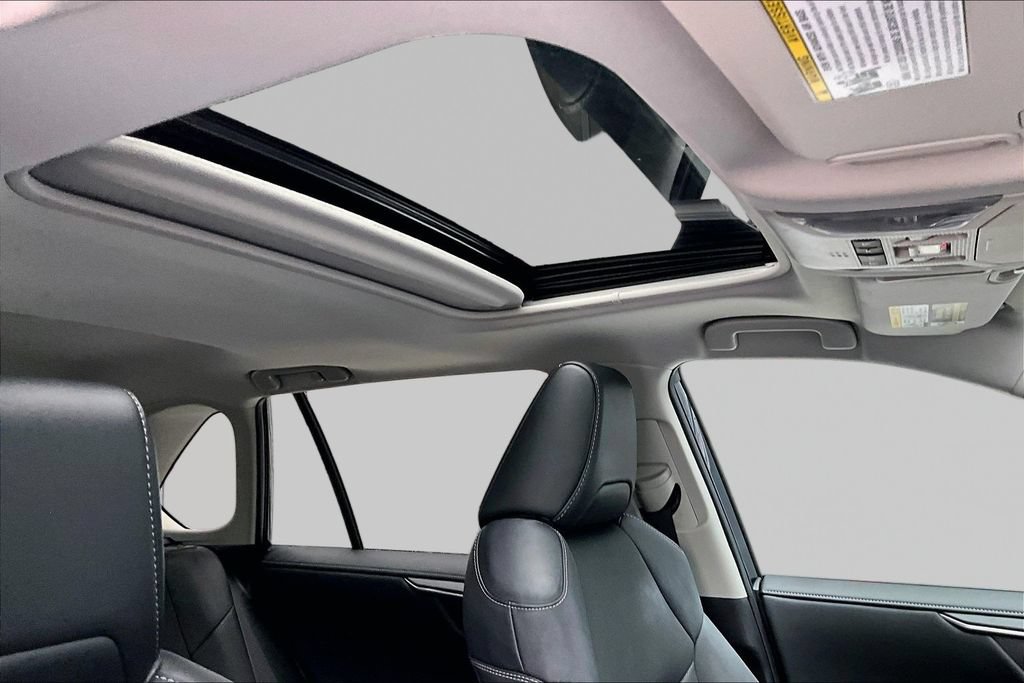 Certified 2022 Toyota RAV4 Limited FWD image 29