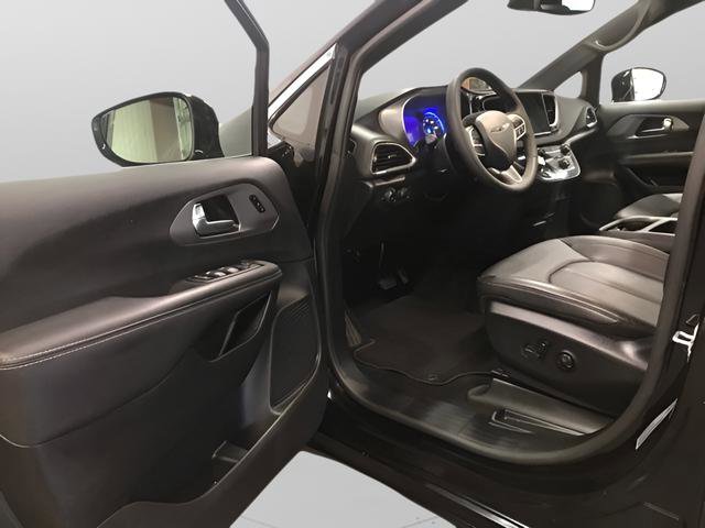 Used 2025 Chrysler Pacifica Select FWD image 22