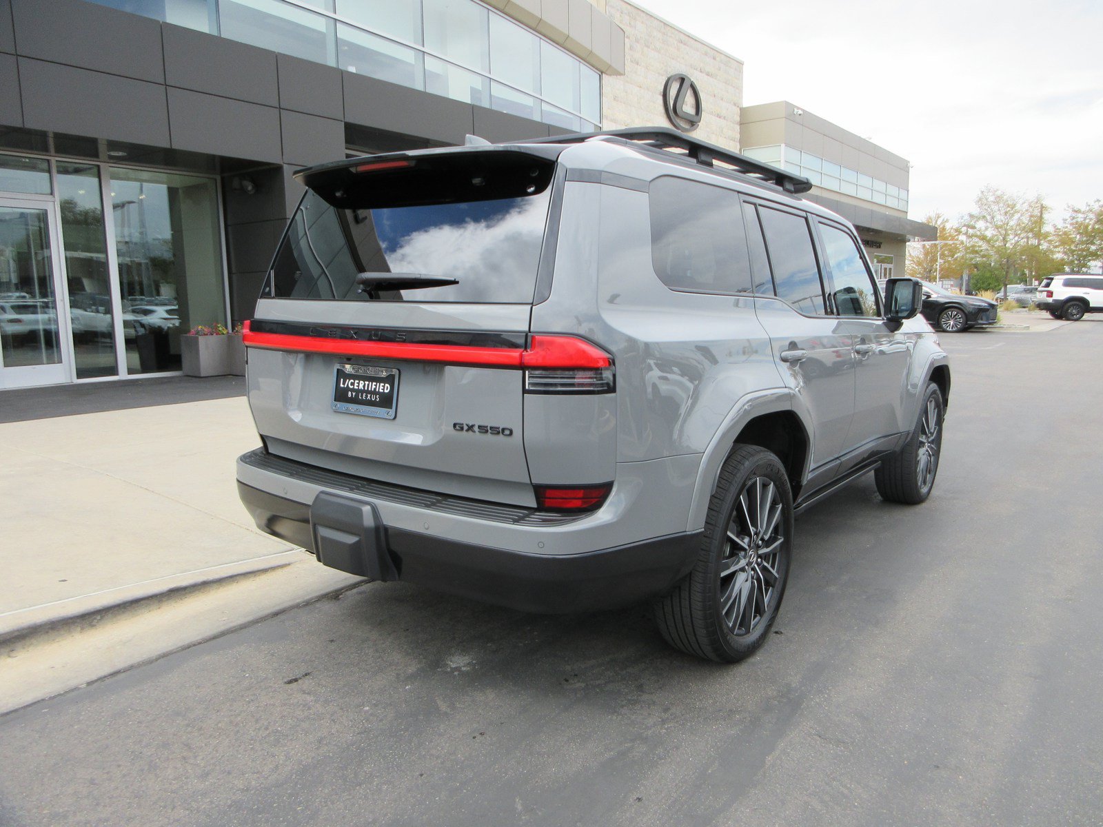 Used 2024 Lexus GX 550 w/ Accessory Package (31) AWD/4WD image 9