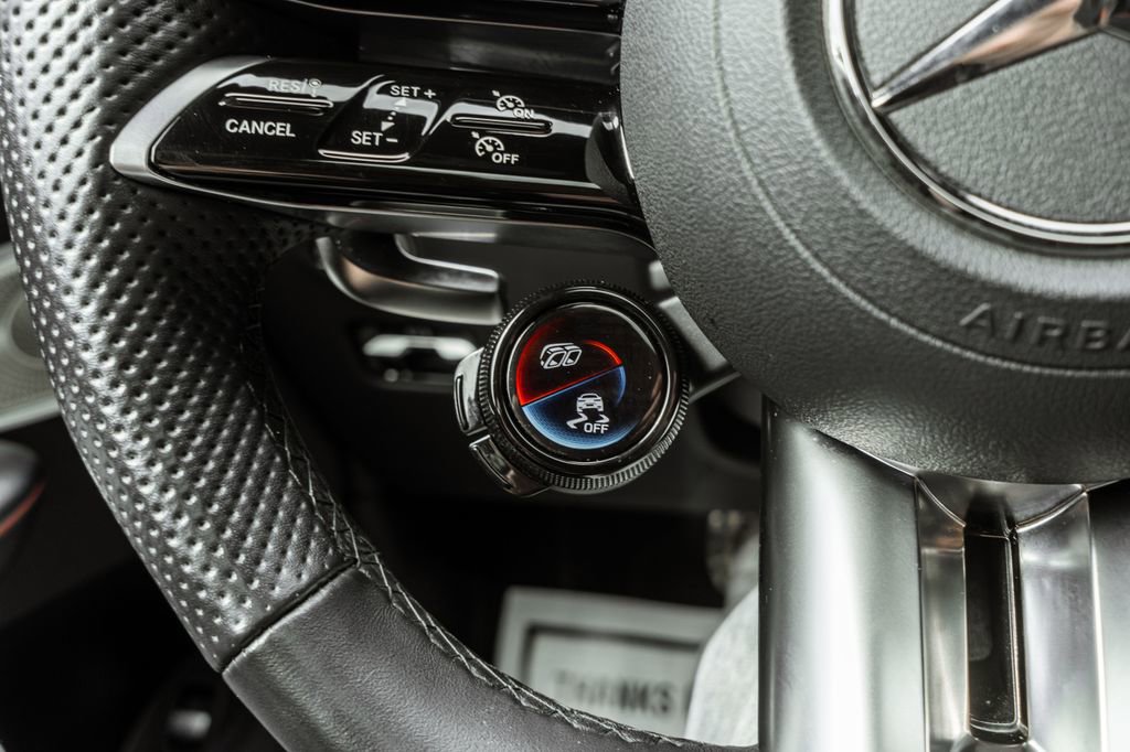 Used 2025 Mercedes-Benz GLC 43 AMG 4MATIC image 25