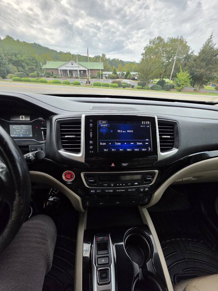 Used 2017 Honda Pilot Touring image 17
