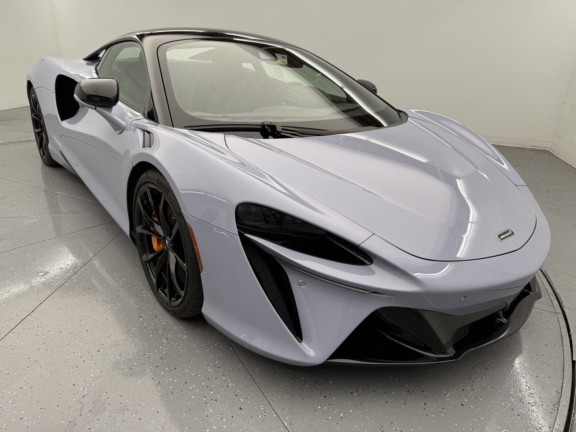 Used 2024 McLaren Artura image 2