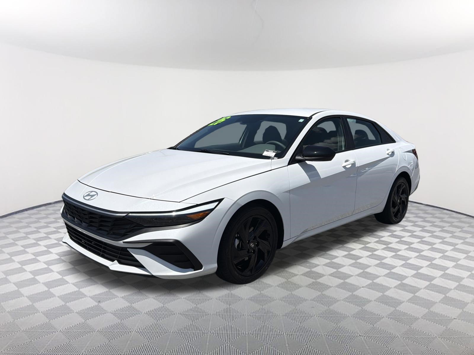 Used 2026 Hyundai Elantra Sport FWD image 3