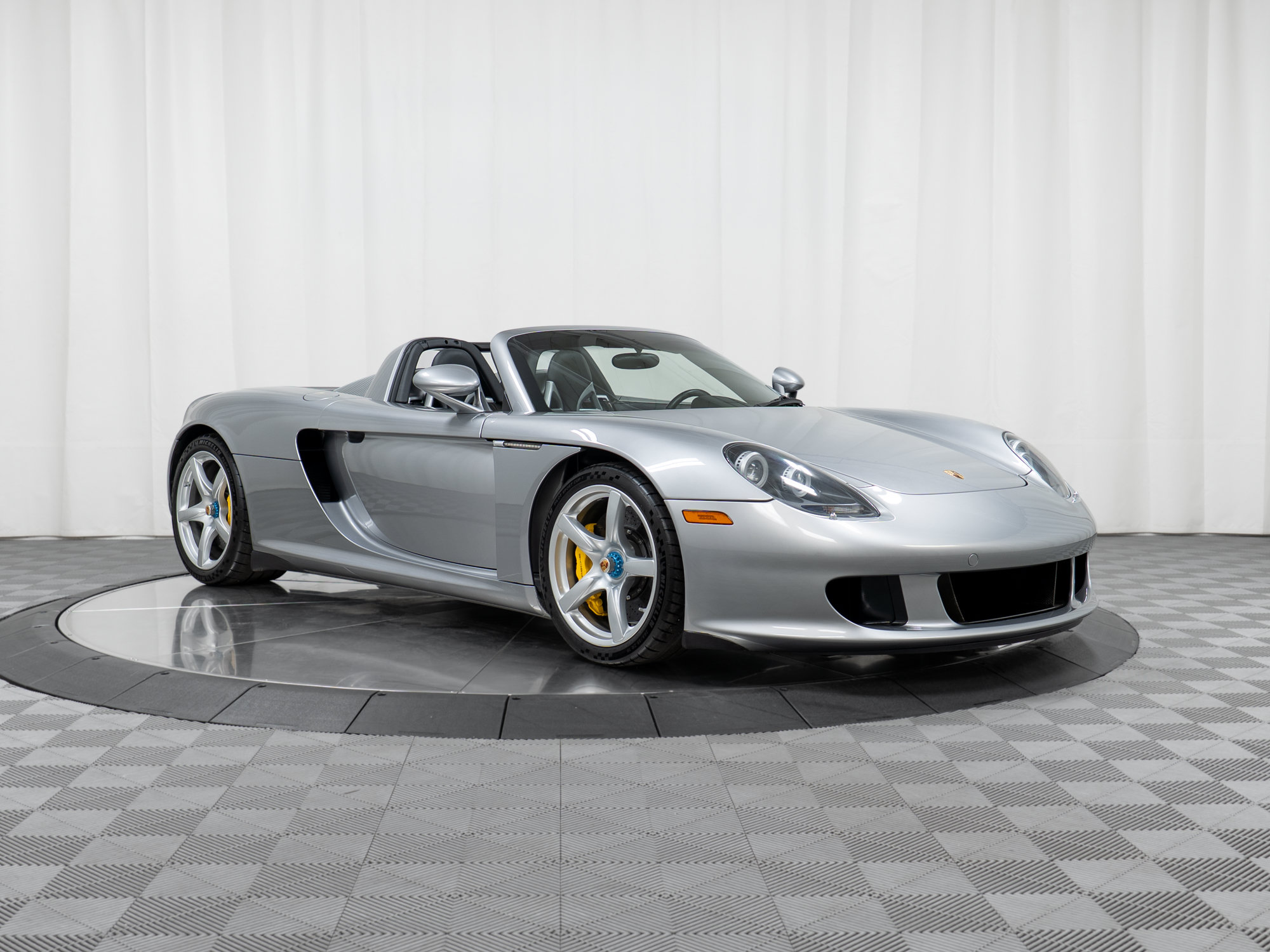 Used 2005 Porsche Carrera GT RWD image 7
