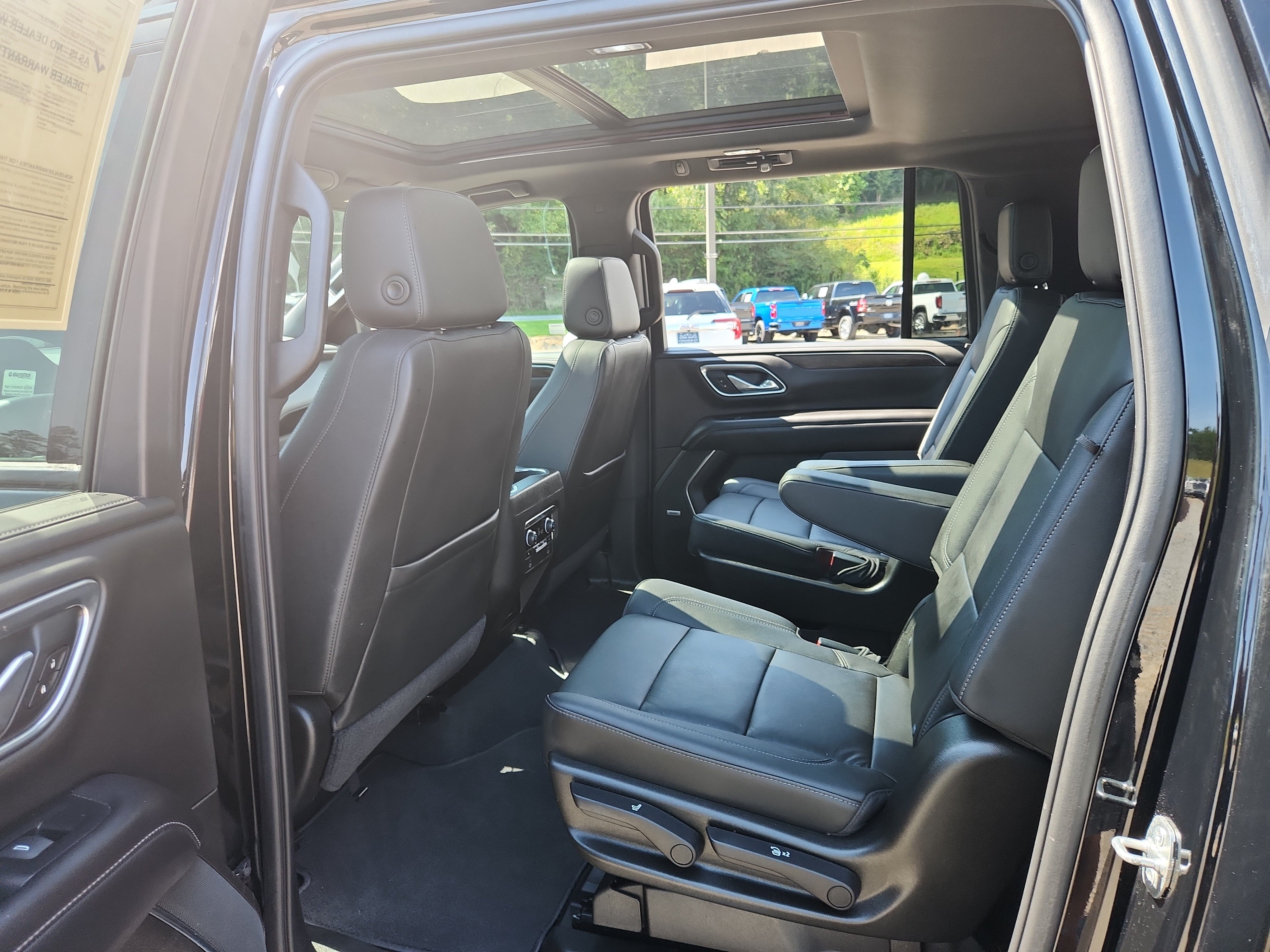 Used 2021 Chevrolet Suburban Z71 w/ Z71 Signature Package AWD/4WD image 39