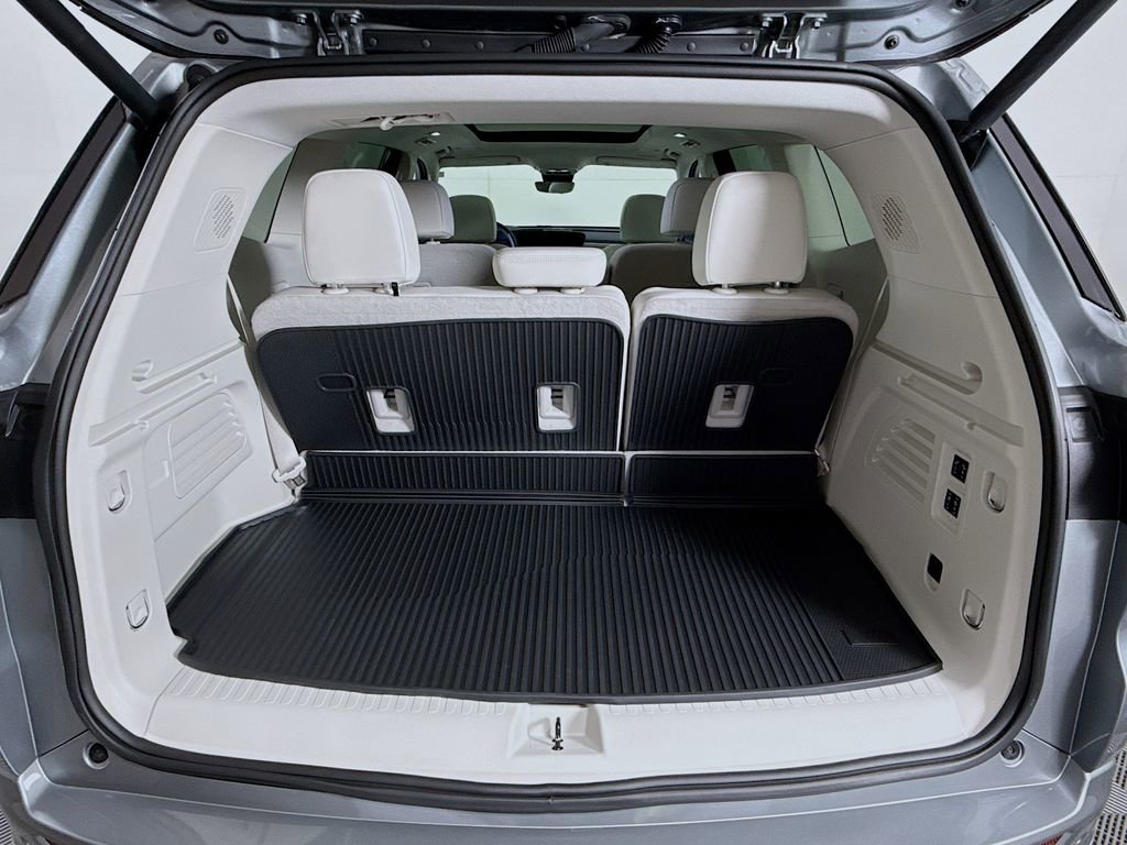 Used 2025 Buick Enclave Avenir w/ Super Cruise Package image 27