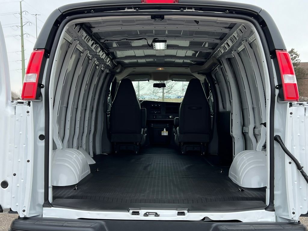 New 2025 GMC Savana 3500 Extended w/ Driver Convenience Package image 7