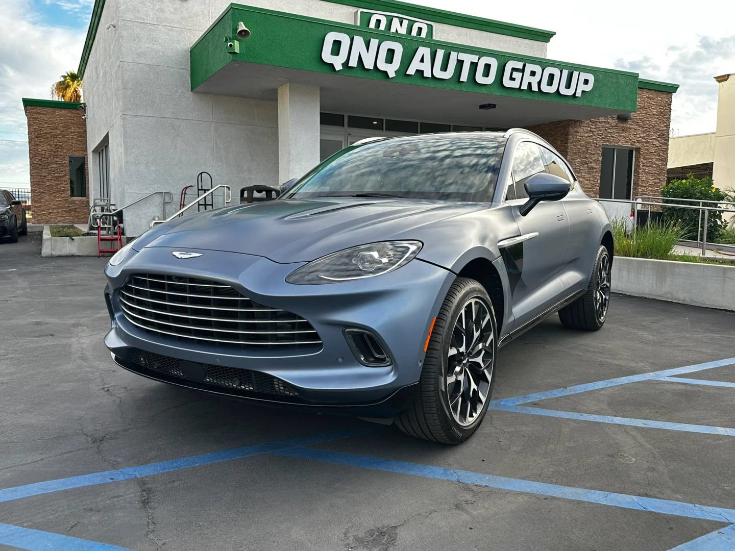 Used 2021 Aston Martin DBX AWD/4WD image 2
