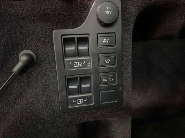 Used 2017 Land Rover Discovery HSE image 40