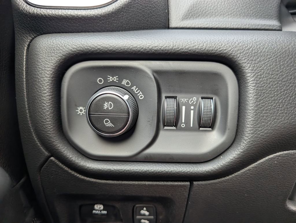 New 2026 RAM 1500 4x4 Crew Cab image 38
