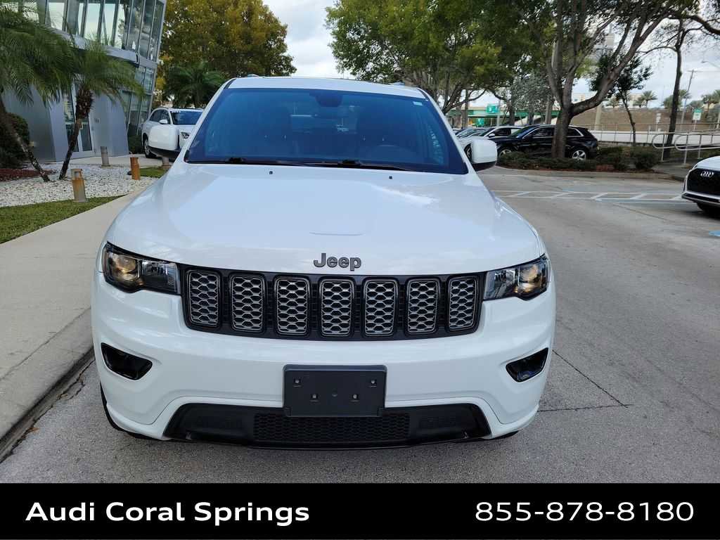 Used 2019 Jeep Grand Cherokee Altitude AWD/4WD image 3