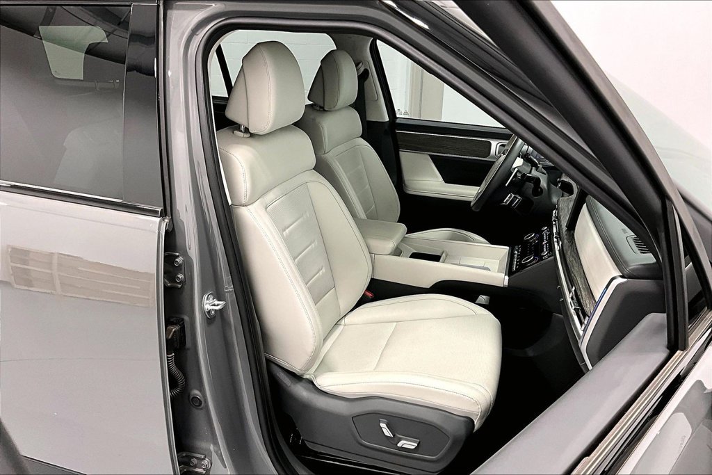 Used 2025 Hyundai Santa Fe Calligraphy AWD/4WD image 9