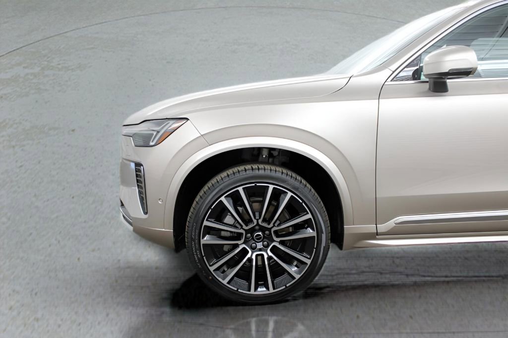 New 2026 Volvo XC90 B6 Plus w/ Protection Package Premier AWD/4WD image 32