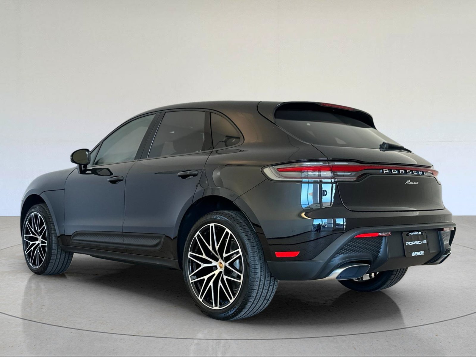 New 2026 Porsche Macan AWD/4WD image 3