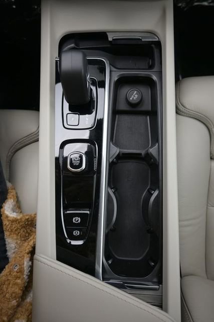 Used 2023 Volvo S60 B5 Ultimate w/ Climate Package image 11