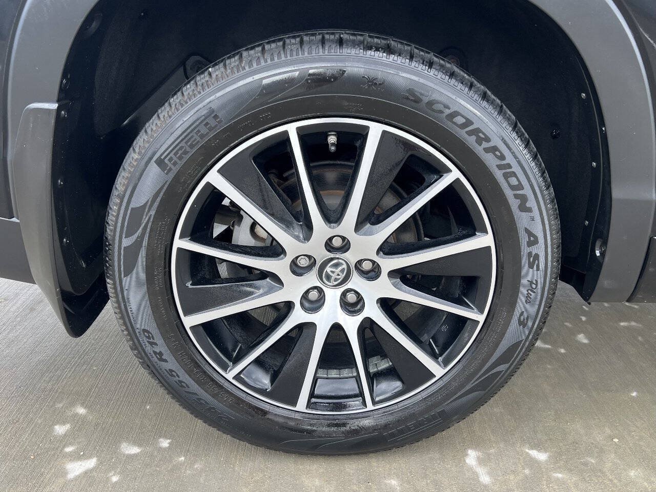 Used 2018 Toyota Highlander SE w/ Protection Package #3 AWD/4WD image 27