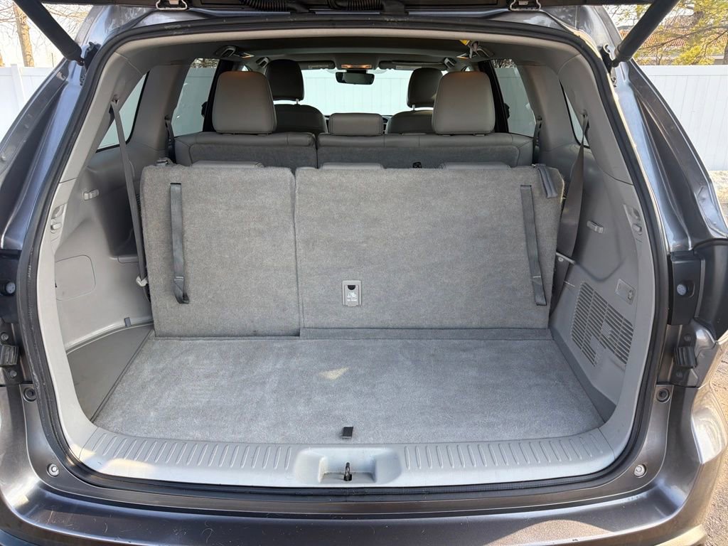 Used 2017 Toyota Highlander XLE image 26