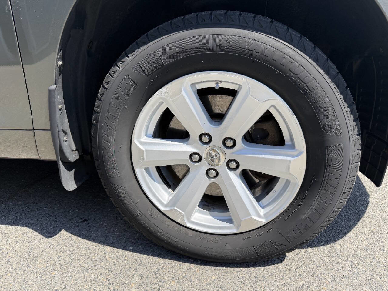 Used 2010 Toyota Highlander SE image 14