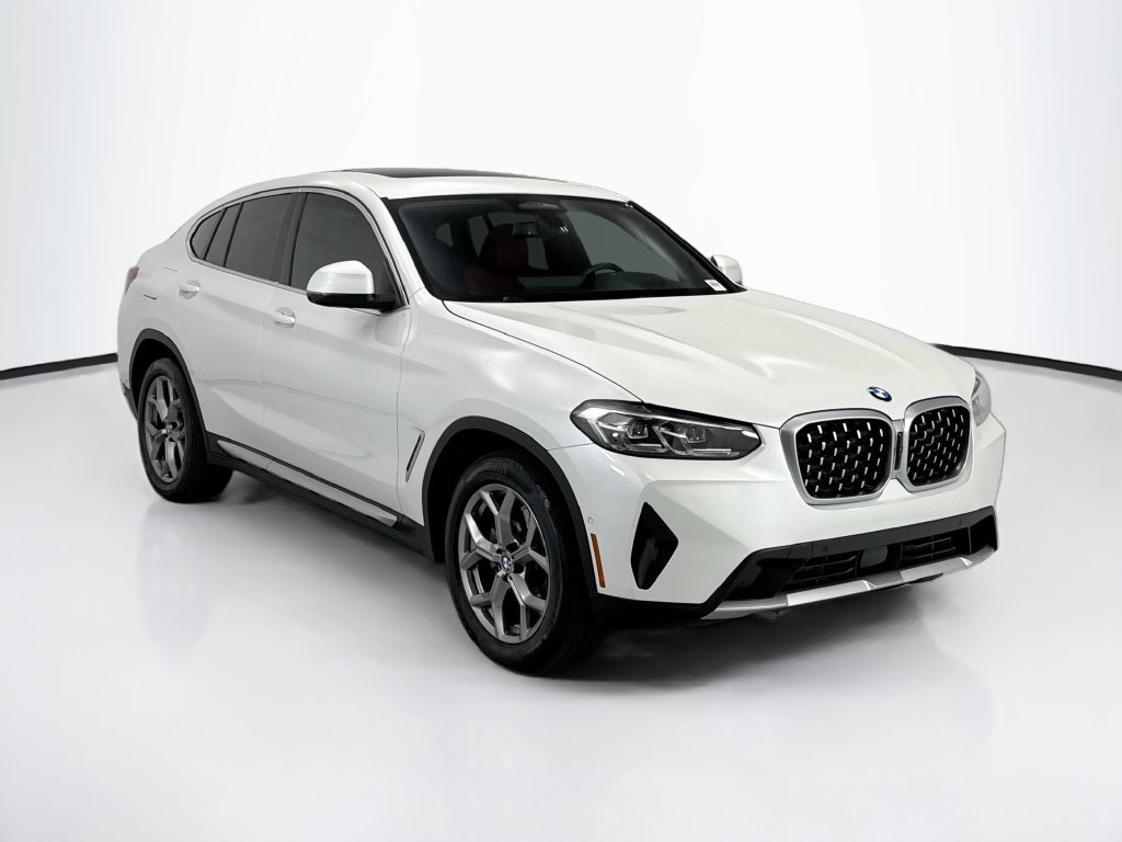 Used 2024 BMW X4 xDrive30i w/ Premium Package AWD/4WD image 3