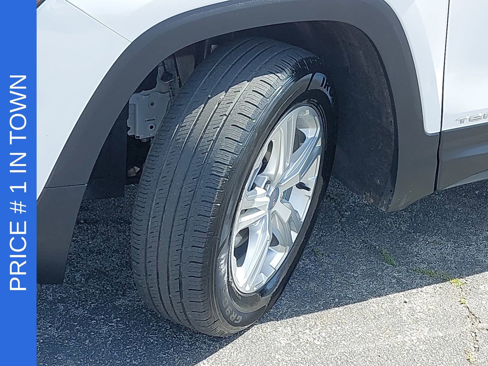 Used 2024 GMC Terrain SLE AWD/4WD image 32