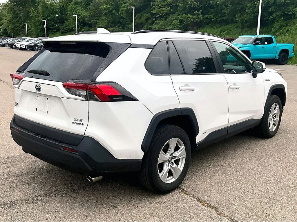 Used 2021 Toyota RAV4 XLE AWD/4WD image 6