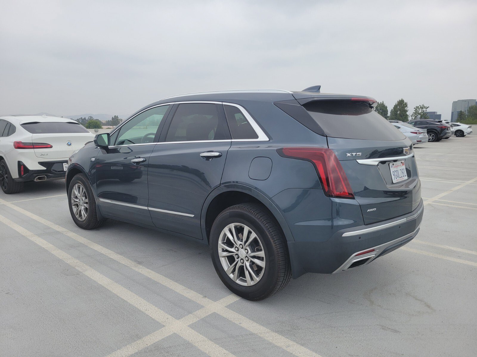Used 2020 Cadillac XT5 Premium Luxury w/ LPO, Floor Liner Package AWD/4WD image 3