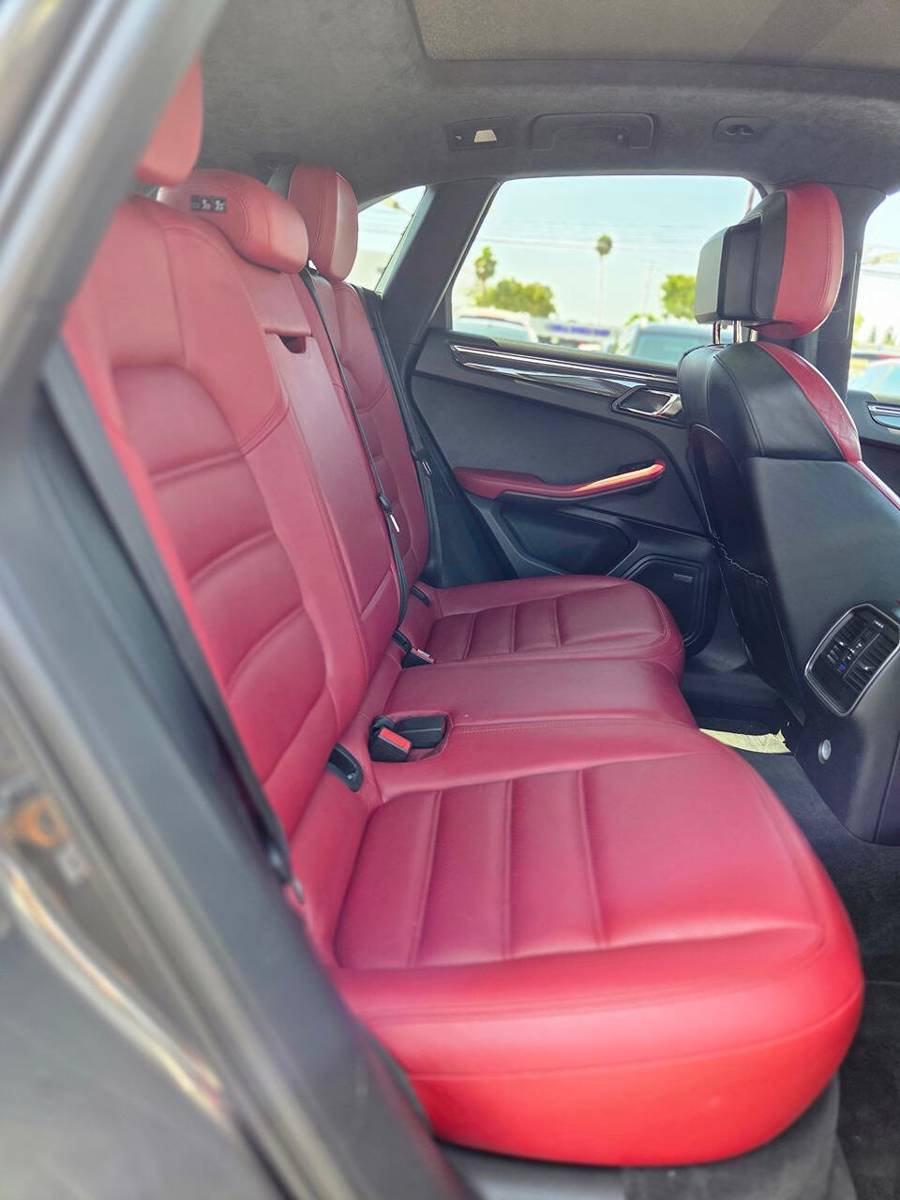 Used 2016 Porsche Macan Turbo AWD/4WD image 33
