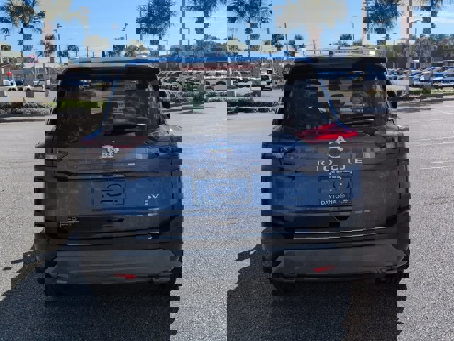 Certified 2021 Nissan Rogue SV w/ Premium Package image 5