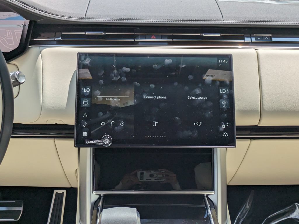 New 2026 Land Rover Range Rover Long Wheelbase SE AWD/4WD image 16