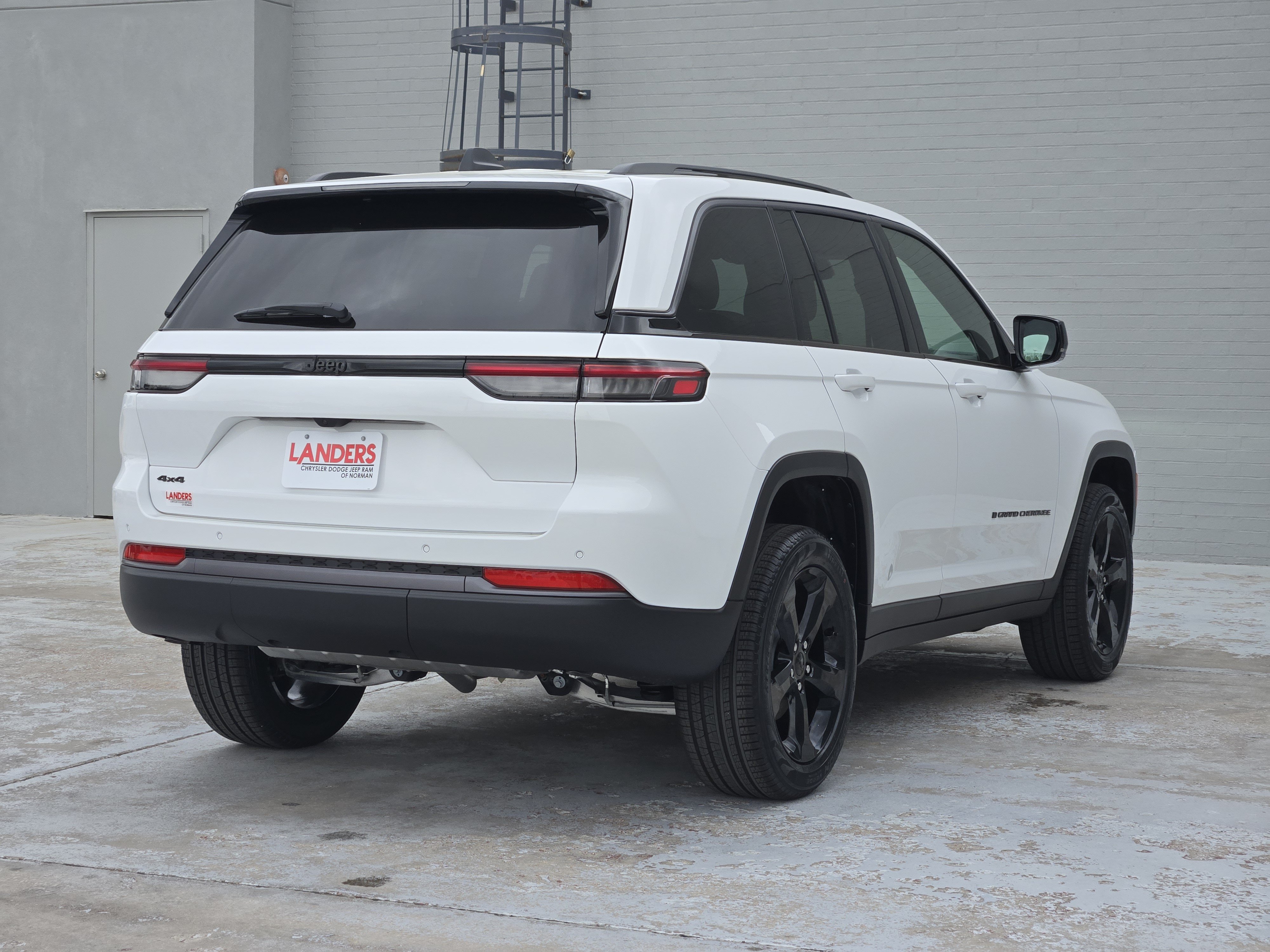 New 2026 Jeep Grand Cherokee Limited w/ Limited Altitude Package AWD/4WD image 4