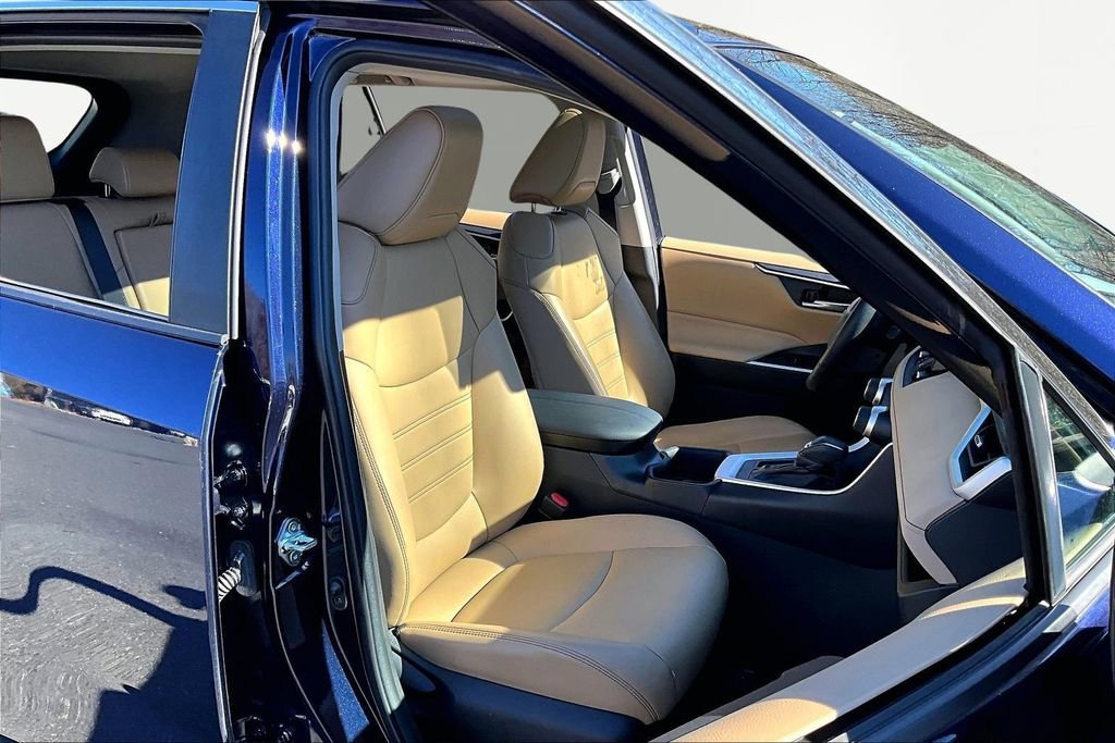 Used 2022 Toyota RAV4 XLE Premium image 22