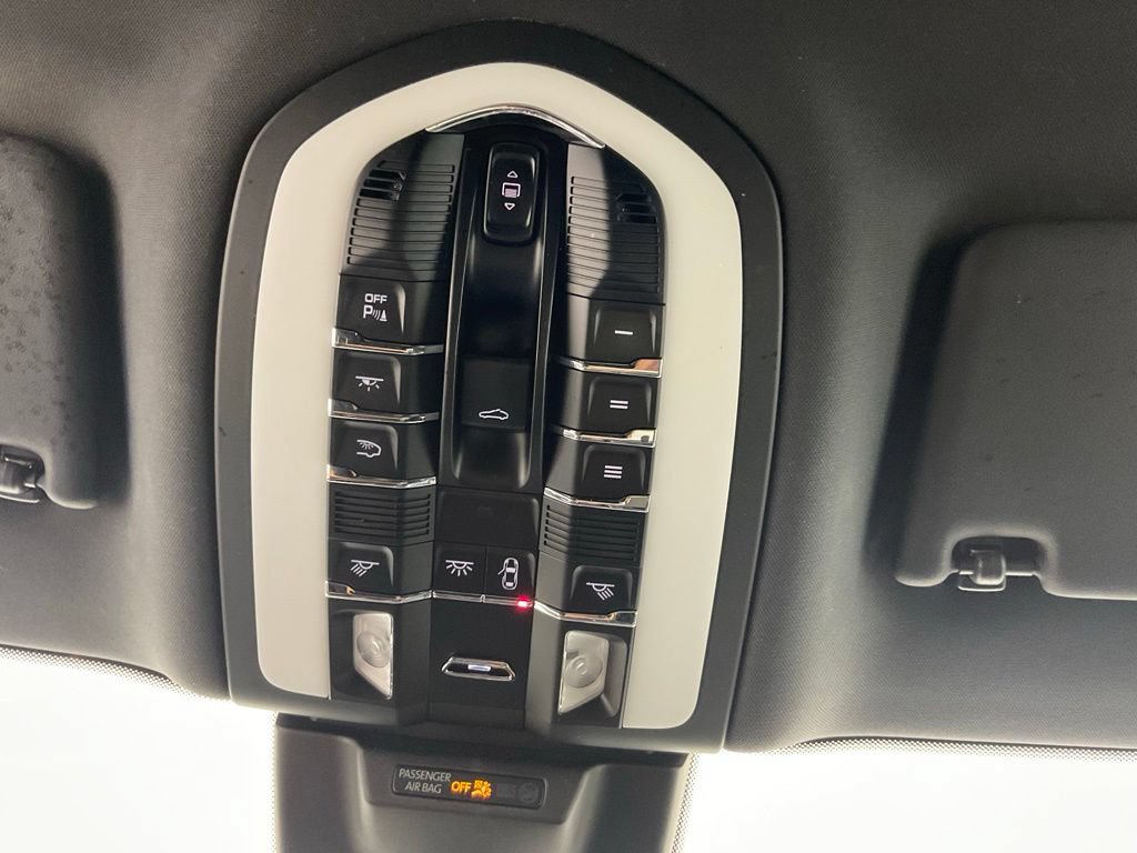 Used 2021 Porsche Macan AWD/4WD image 34