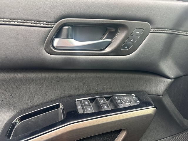 Used 2022 Nissan Pathfinder Platinum w/ Cargo Package AWD/4WD image 12