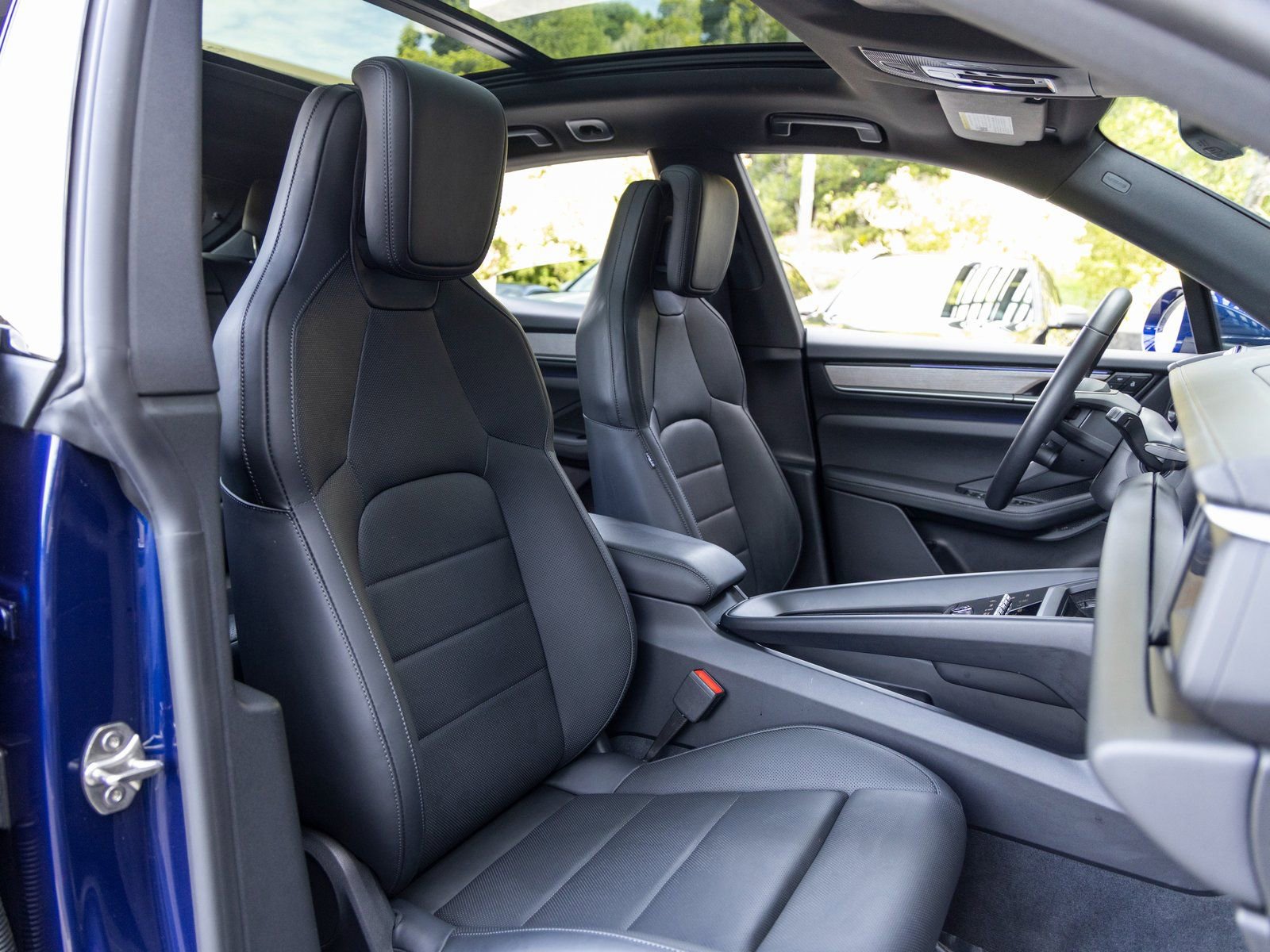 Certified 2025 Porsche Macan 4 Electric AWD/4WD image 56
